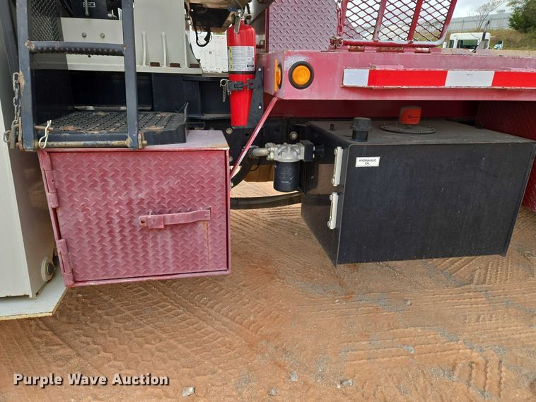 image for item YA1102 2013 Peterbilt 365  crane truck