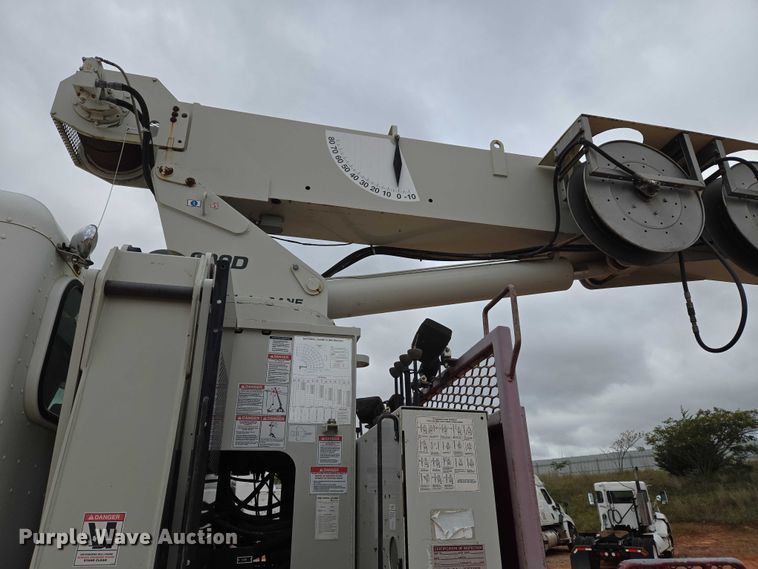 image for item YA1102 2013 Peterbilt 365  crane truck