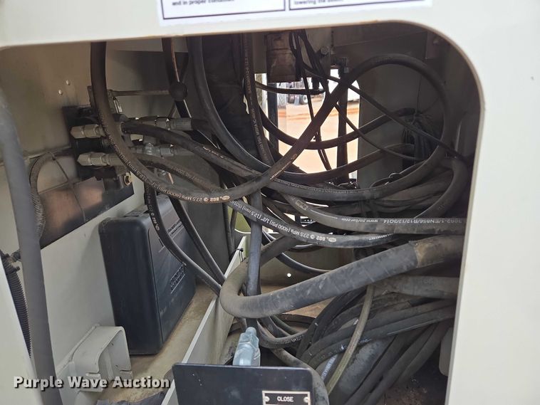 image for item YA1102 2013 Peterbilt 365  crane truck