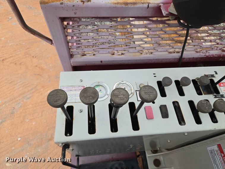 image for item YA1102 2013 Peterbilt 365  crane truck