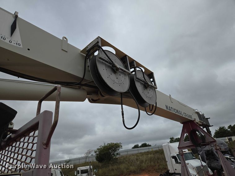 image for item YA1102 2013 Peterbilt 365  crane truck