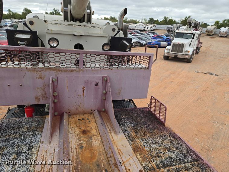 image for item YA1102 2013 Peterbilt 365  crane truck