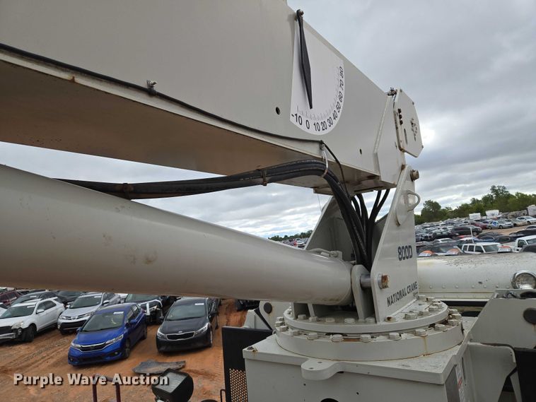 image for item YA1102 2013 Peterbilt 365  crane truck