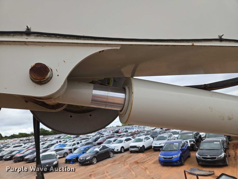 image for item YA1102 2013 Peterbilt 365  crane truck