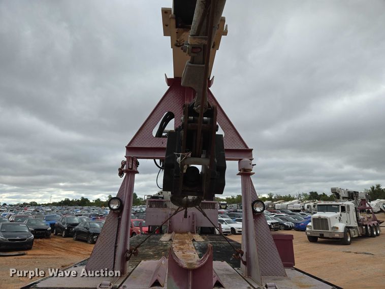 image for item YA1102 2013 Peterbilt 365  crane truck