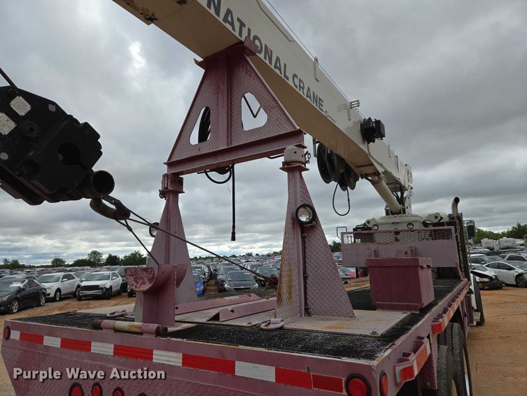 image for item YA1102 2013 Peterbilt 365  crane truck