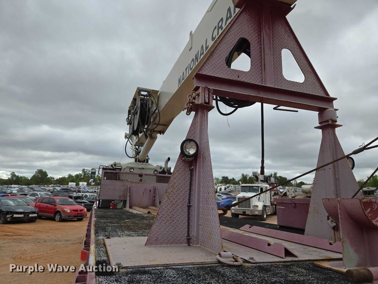 image for item YA1102 2013 Peterbilt 365  crane truck