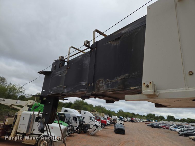 image for item YA1102 2013 Peterbilt 365  crane truck