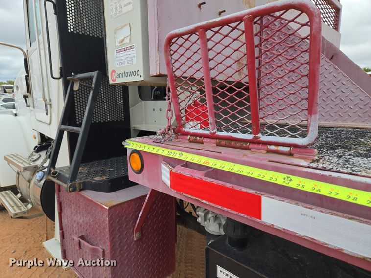 image for item YA1102 2013 Peterbilt 365  crane truck