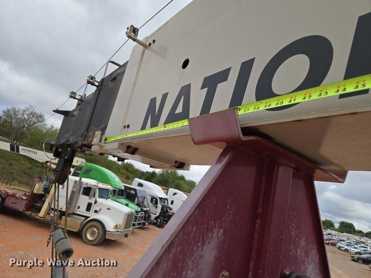 image for item YA1102 2013 Peterbilt 365  crane truck