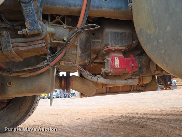 image for item YA1102 2013 Peterbilt 365  crane truck