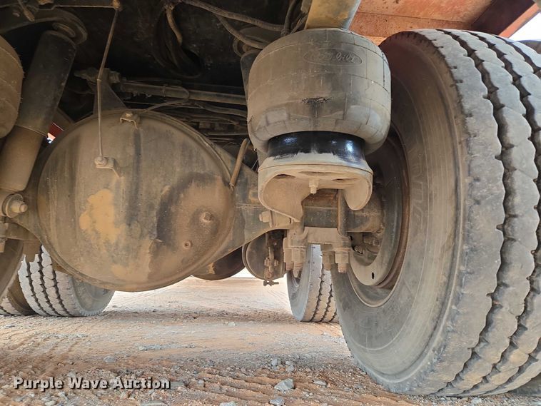 image for item YA1102 2013 Peterbilt 365  crane truck