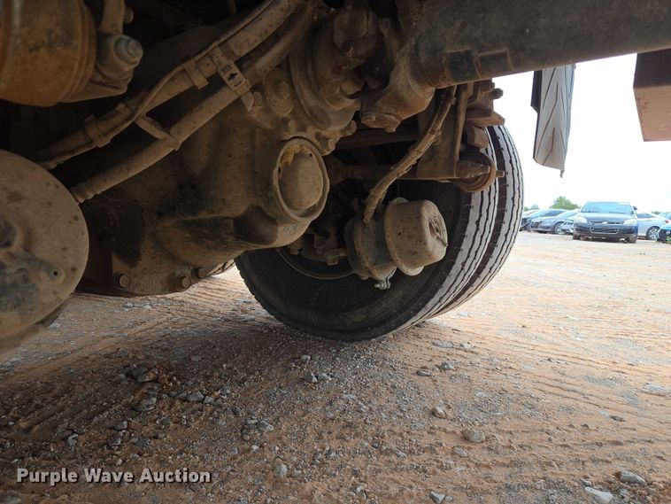 image for item YA1102 2013 Peterbilt 365  crane truck