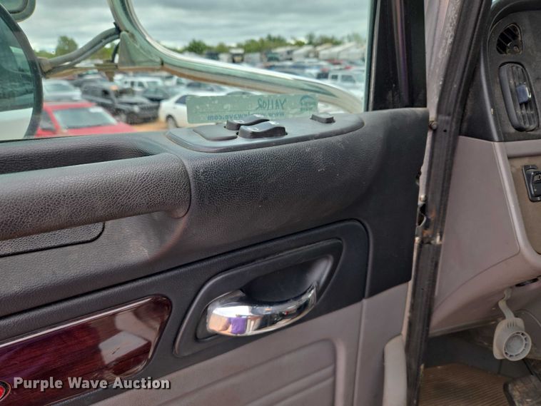 image for item YA1102 2013 Peterbilt 365  crane truck