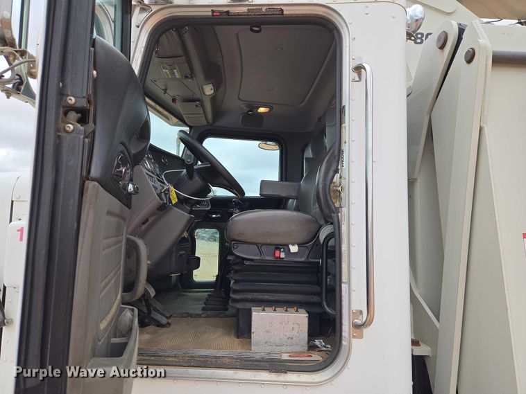 image for item YA1102 2013 Peterbilt 365  crane truck