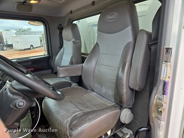 image for item YA1102 2013 Peterbilt 365  crane truck