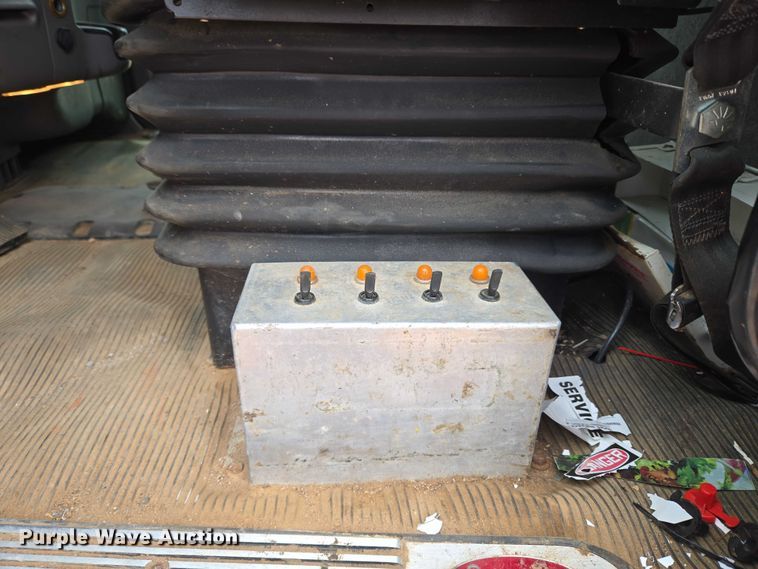 image for item YA1102 2013 Peterbilt 365  crane truck