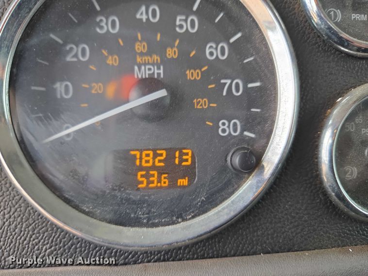 image for item YA1102 2013 Peterbilt 365  crane truck