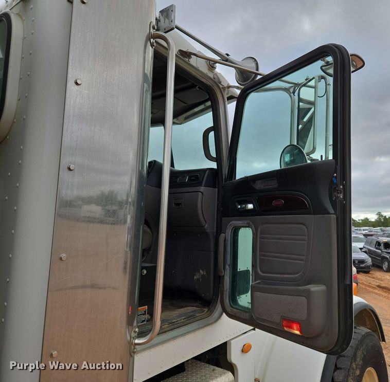 image for item YA1102 2013 Peterbilt 365  crane truck