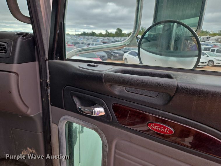 image for item YA1102 2013 Peterbilt 365  crane truck