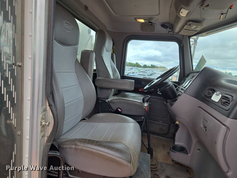 image for item YA1102 2013 Peterbilt 365  crane truck