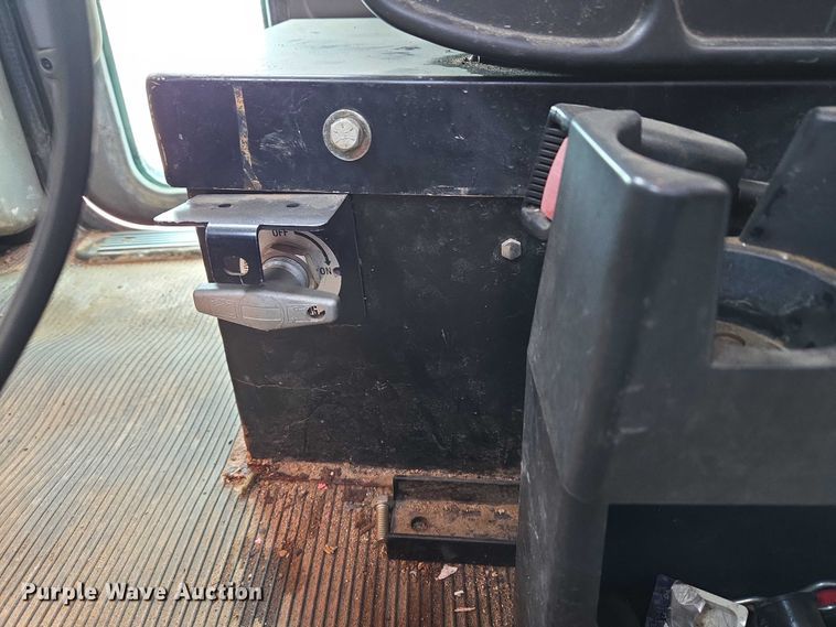 image for item YA1102 2013 Peterbilt 365  crane truck