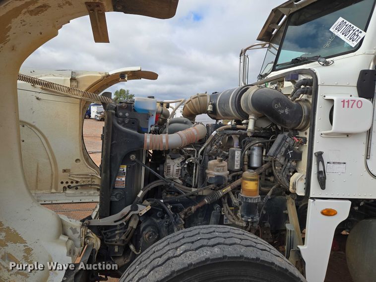 image for item YA1102 2013 Peterbilt 365  crane truck