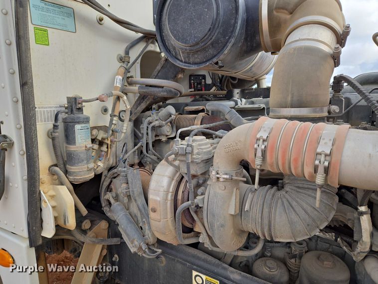 image for item YA1102 2013 Peterbilt 365  crane truck