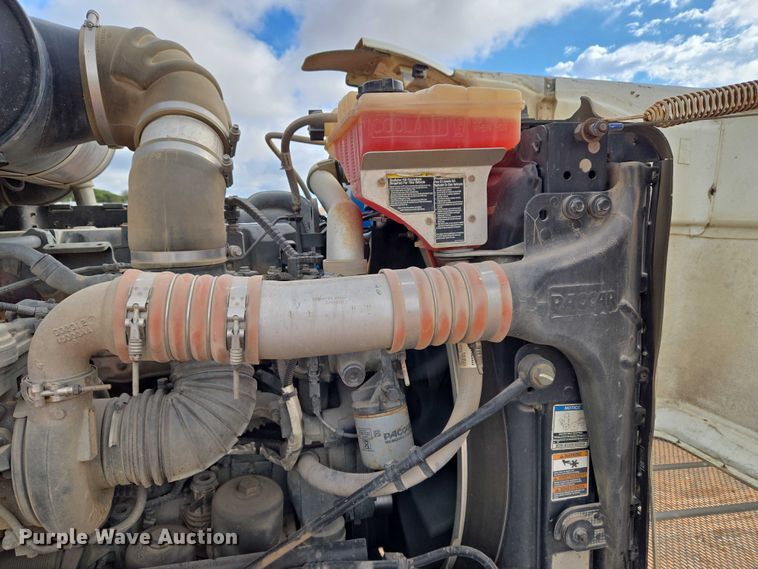 image for item YA1102 2013 Peterbilt 365  crane truck