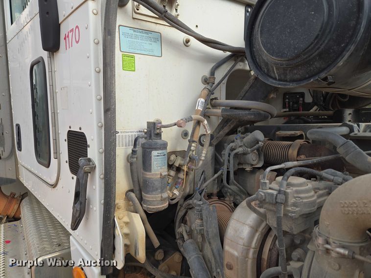 image for item YA1102 2013 Peterbilt 365  crane truck