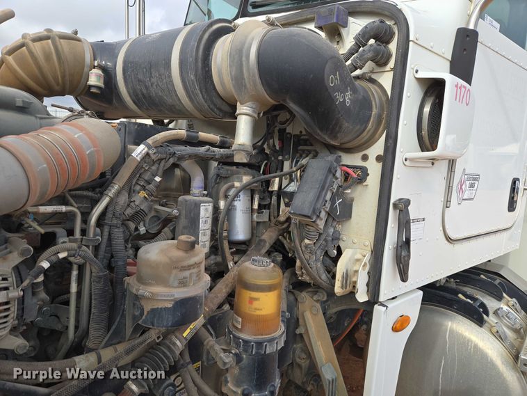 image for item YA1102 2013 Peterbilt 365  crane truck