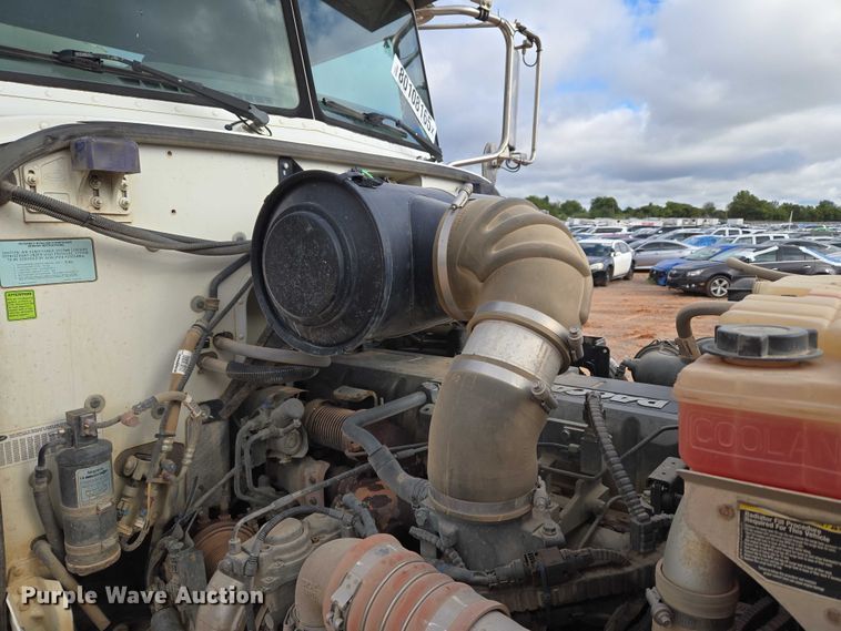 image for item YA1102 2013 Peterbilt 365  crane truck