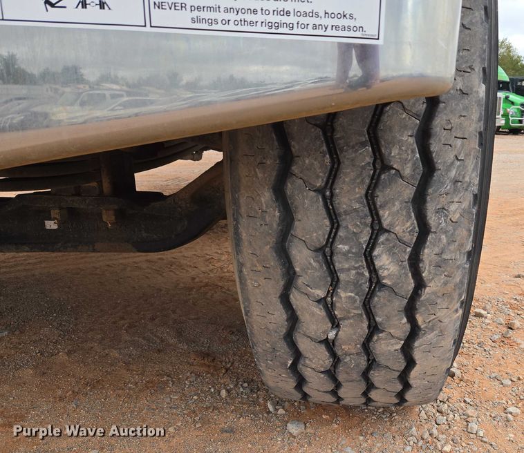 image for item YA1102 2013 Peterbilt 365  crane truck