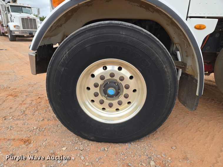 image for item YA1102 2013 Peterbilt 365  crane truck