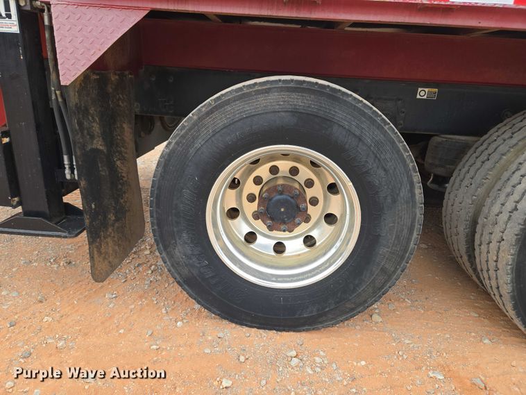 image for item YA1102 2013 Peterbilt 365  crane truck