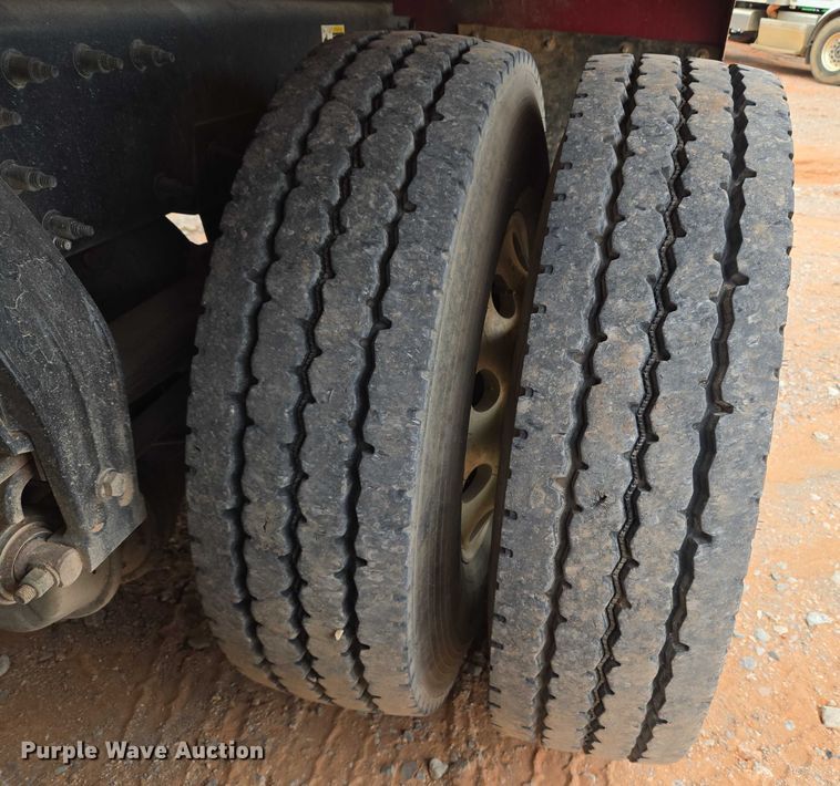 image for item YA1102 2013 Peterbilt 365  crane truck