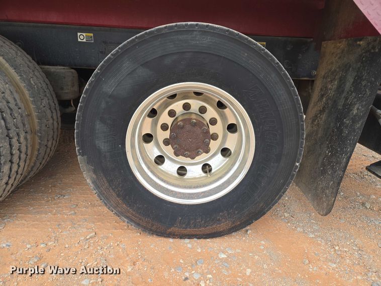 image for item YA1102 2013 Peterbilt 365  crane truck