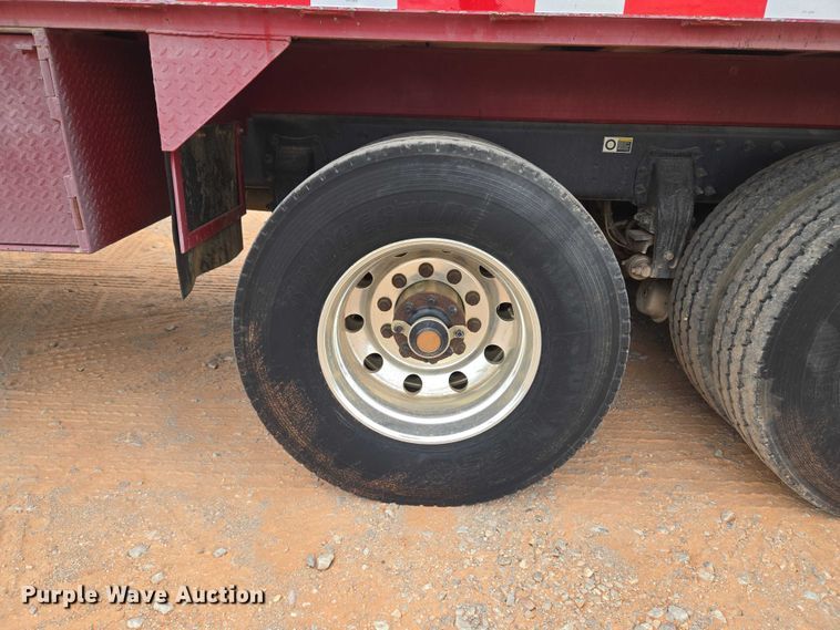 image for item YA1102 2013 Peterbilt 365  crane truck