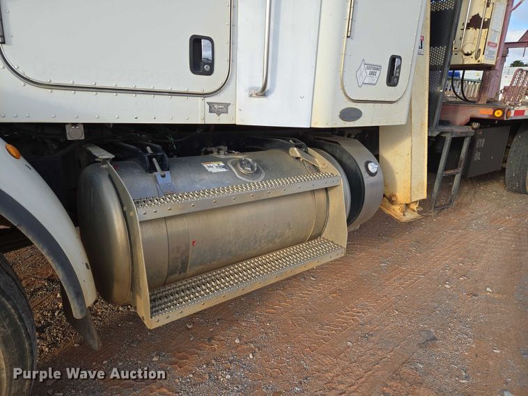 image for item YA1103 2012 Peterbilt 365 crane truck