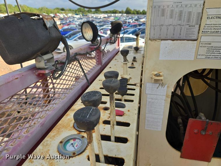 image for item YA1103 2012 Peterbilt 365 crane truck