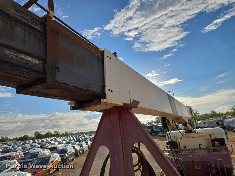 image for item YA1103 2012 Peterbilt 365 crane truck