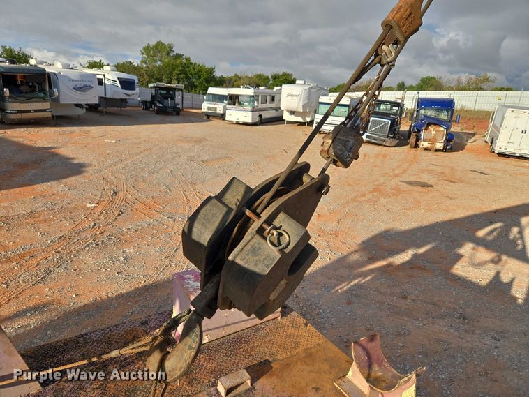 image for item YA1103 2012 Peterbilt 365 crane truck