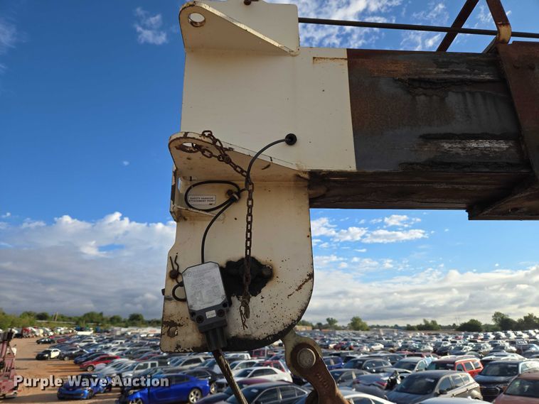 image for item YA1103 2012 Peterbilt 365 crane truck