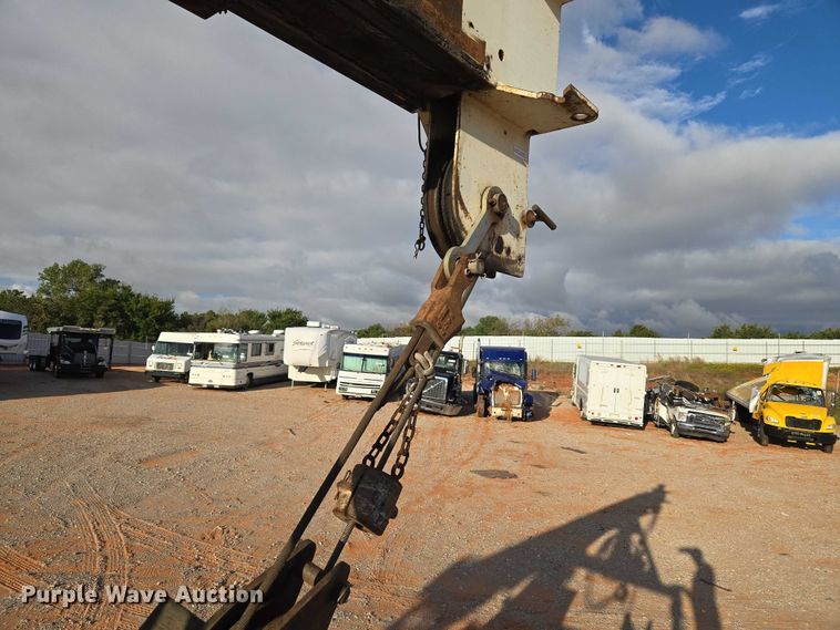 image for item YA1103 2012 Peterbilt 365 crane truck