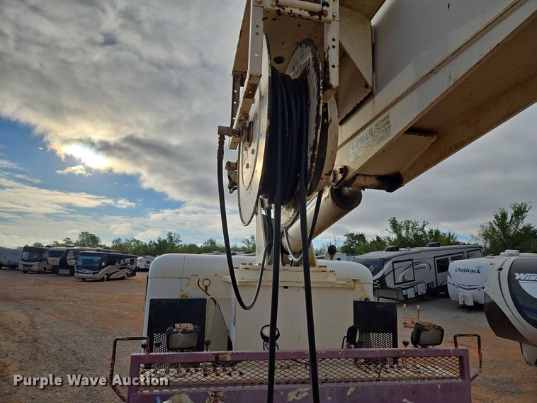 image for item YA1103 2012 Peterbilt 365 crane truck