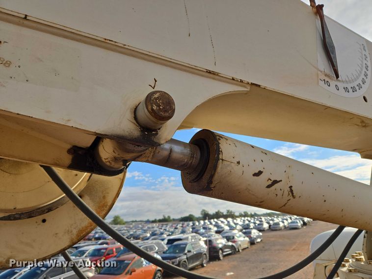 image for item YA1103 2012 Peterbilt 365 crane truck