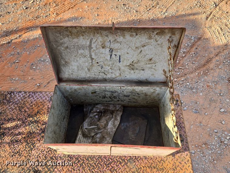 image for item YA1103 2012 Peterbilt 365 crane truck