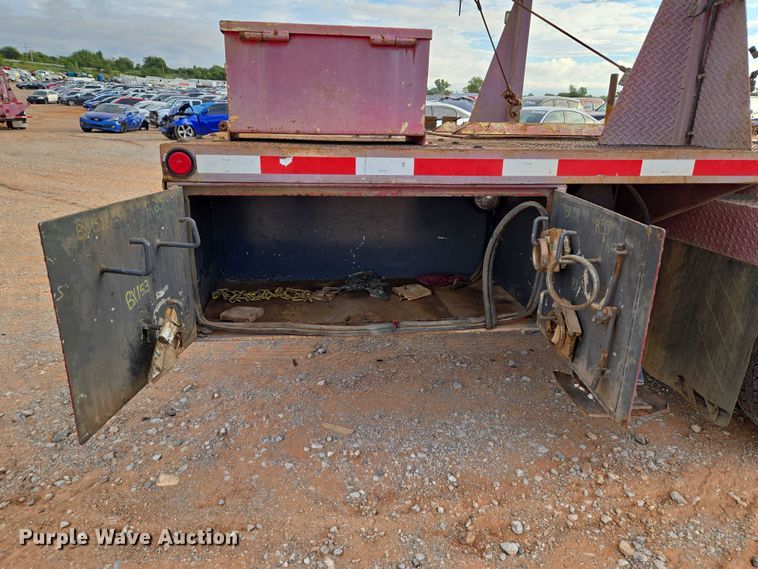 image for item YA1103 2012 Peterbilt 365 crane truck