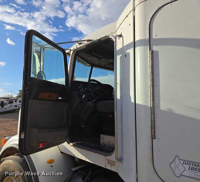 image for item YA1103 2012 Peterbilt 365 crane truck