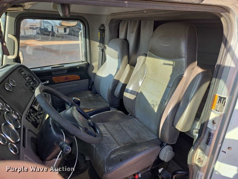 image for item YA1103 2012 Peterbilt 365 crane truck